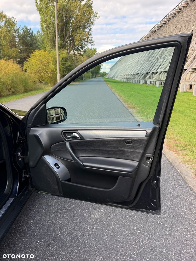 Mercedes-Benz Klasa C 320 CDI 7G-TRONIC Avantgarde - 8