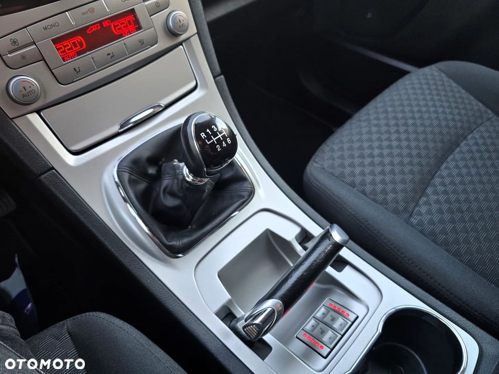 Ford Galaxy 2.0 TDCi DPF Ghia - 30