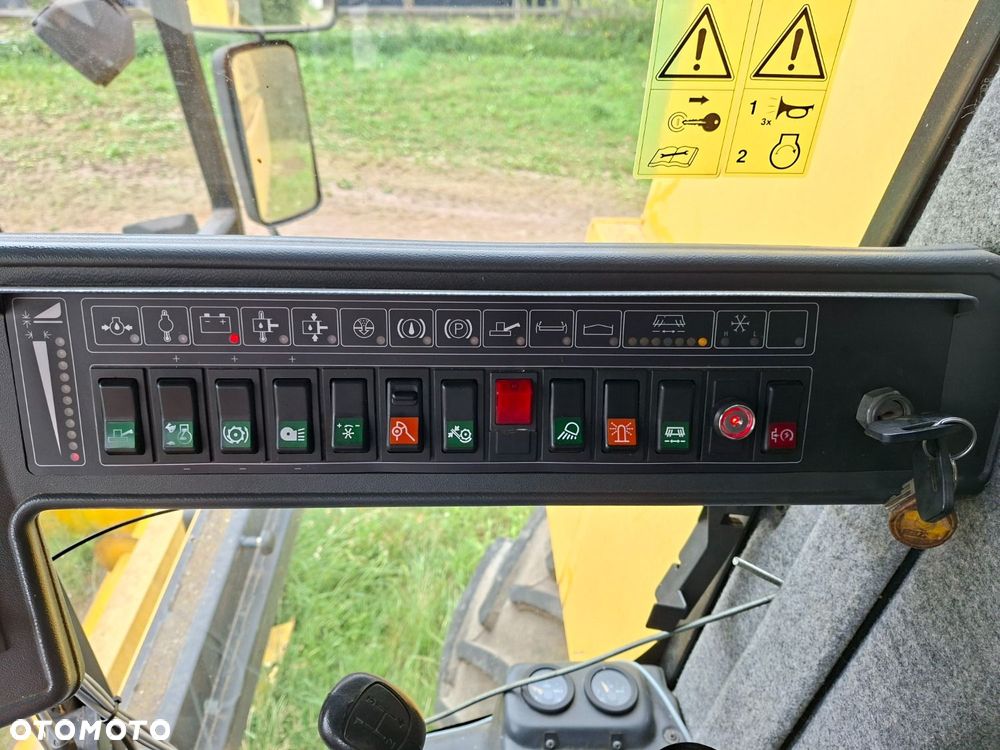 New Holland Tx 68 - 18