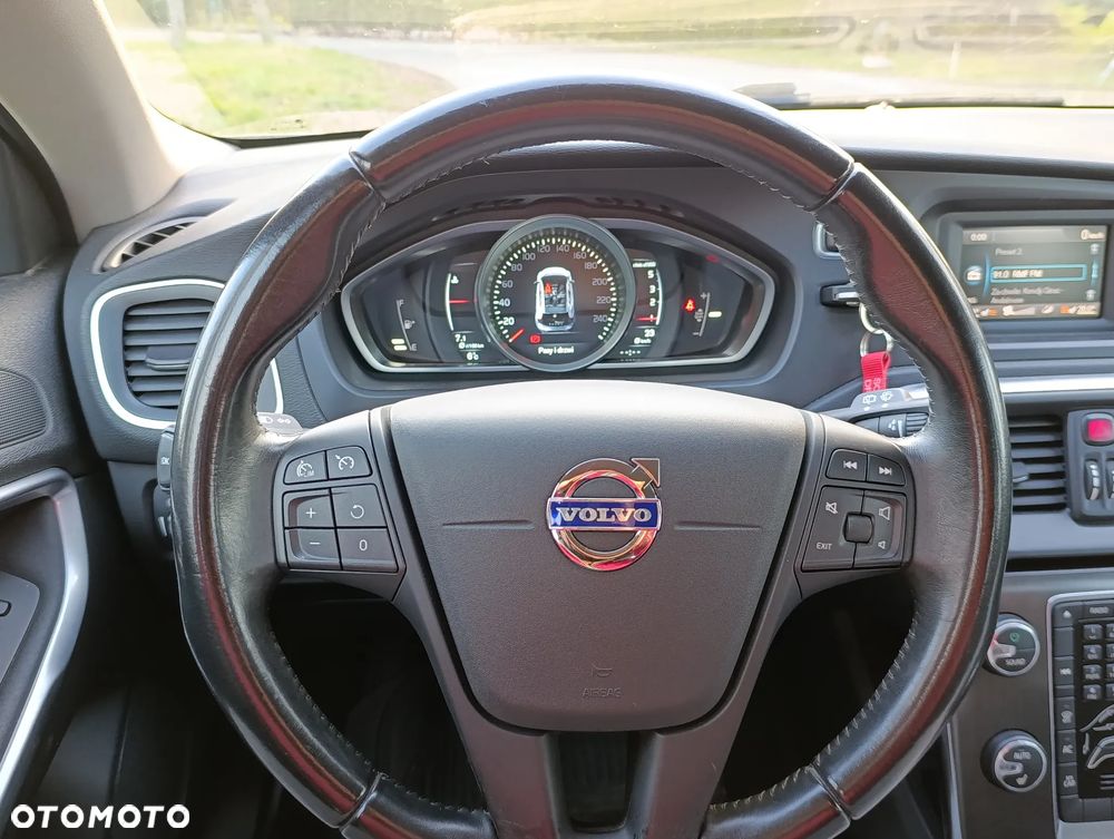 Volvo V40 D2 - 10