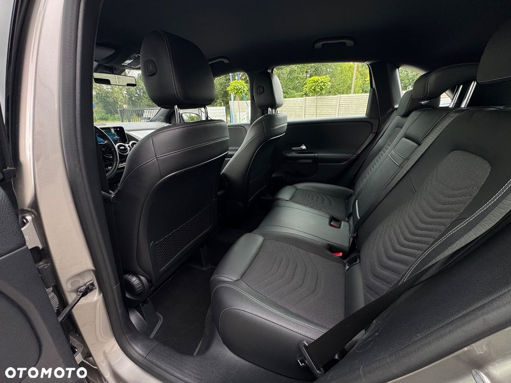 Mercedes-Benz Klasa B 180 d AMG Line 7G-DCT - 24