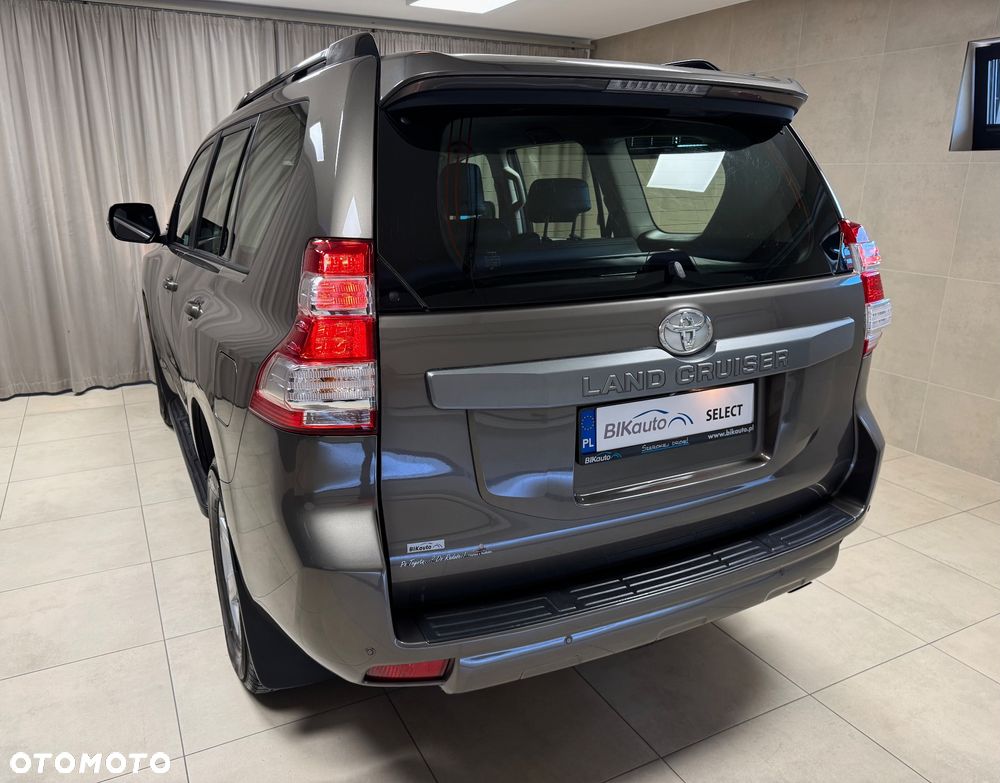Toyota Land Cruiser - 16