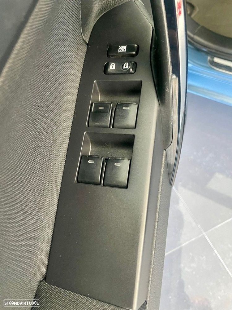 Toyota Auris 1.8 HSD Comfort +P.Sport+Navi - 14