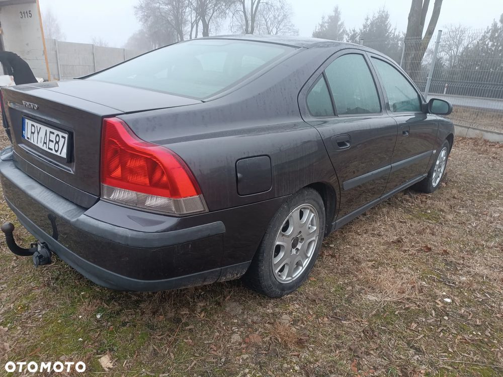 SAMOCHÓD NA CZĘŚCI - VOLVO S60 I Drzwi Prawe Lewe Klapa do założenia w kolor 427 - 26 Dostawa GWARANCJA !!! Ćwiartka Drzwi Podłużnica Wanna Cały na części GWARANCJA !!! Przód Tył Zestaw Komplet Drzwi Klapa Zderzak Błotnik Maska Grill Atrapa Szyba Pas Lampa Lusterko Boczki Fotel Kanapa Kokpit Deska Rozdzielcza Przełącznik Włącznik Sterownik Przewody Wiązka Instalacja Moduł Komputer Czujnik Listwa Pompa Alternator Wtryski Głowica Rozrusznik Kompresor Sprzęgło Dwumas Silnik Skrzynia ABS Klimatyzacji Paliwa Wspomagania Kolektor Turbina Przepustnica Zawór Chłodnica Koło Hak Belka Sanki Zawieszenie Mcpherson Półoś Amortyzator Wydech Tłumik Zacisk Most - 7