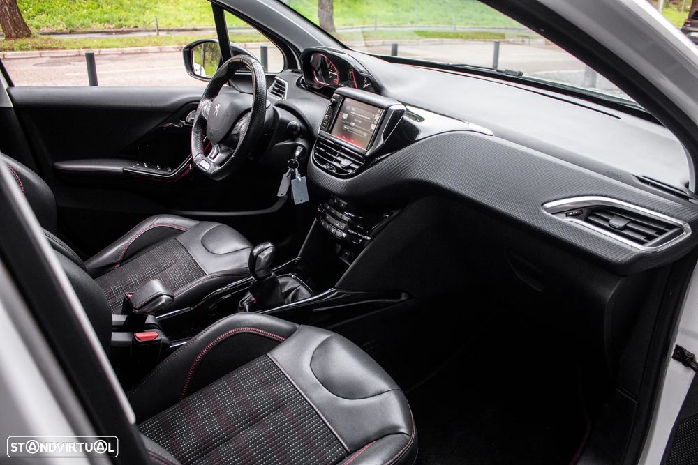 Peugeot 2008 1.2 PureTech GT Line - 23