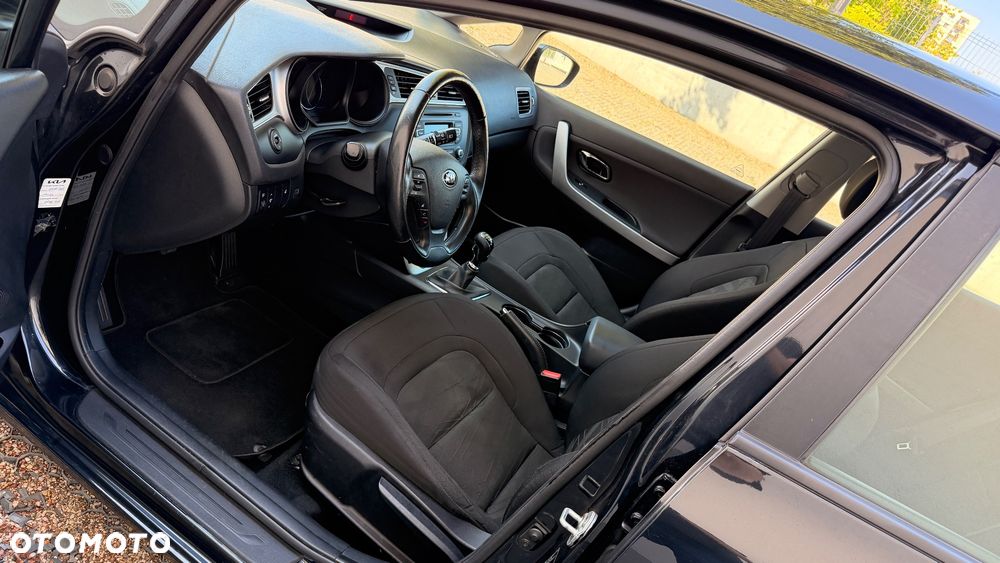 Kia Ceed 1.4 CVVT UEFA EURO 2016 - 13