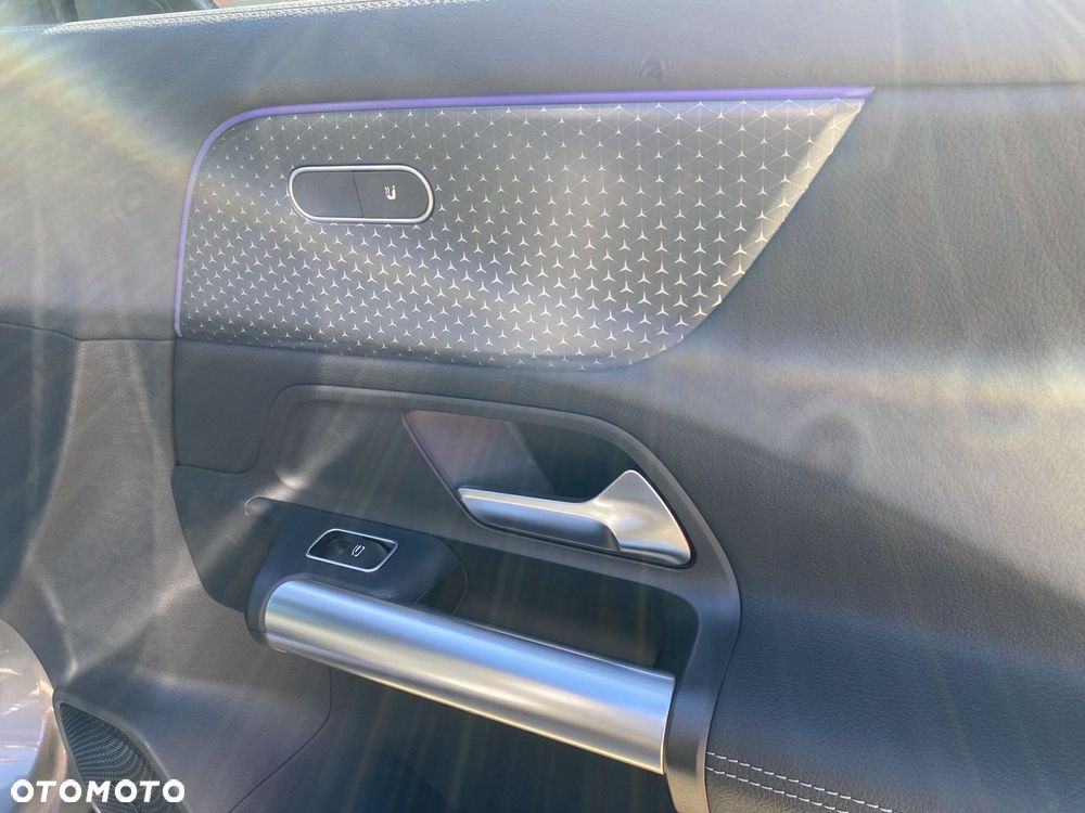 Mercedes-Benz GLA - 21