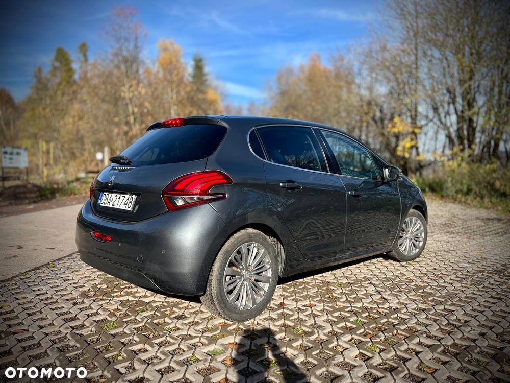 Peugeot 208 - 5