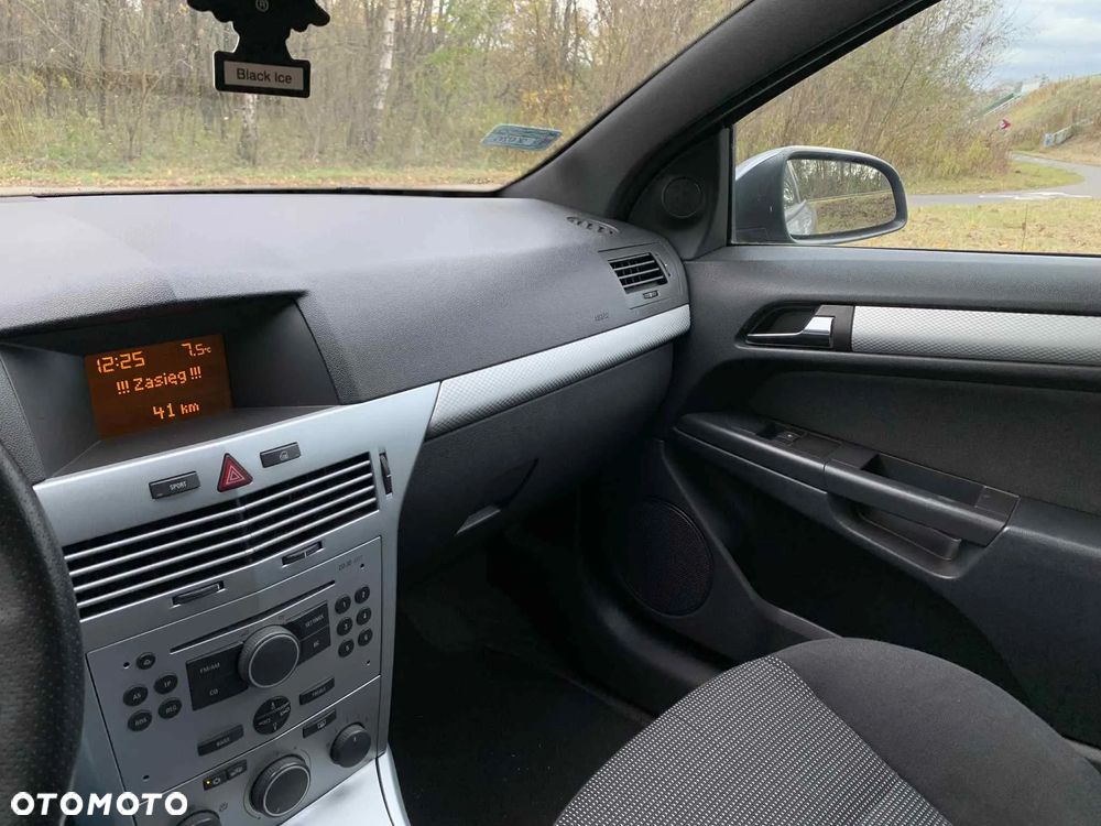 Opel Astra GTC 2.0 Turbo Cosmo - 12