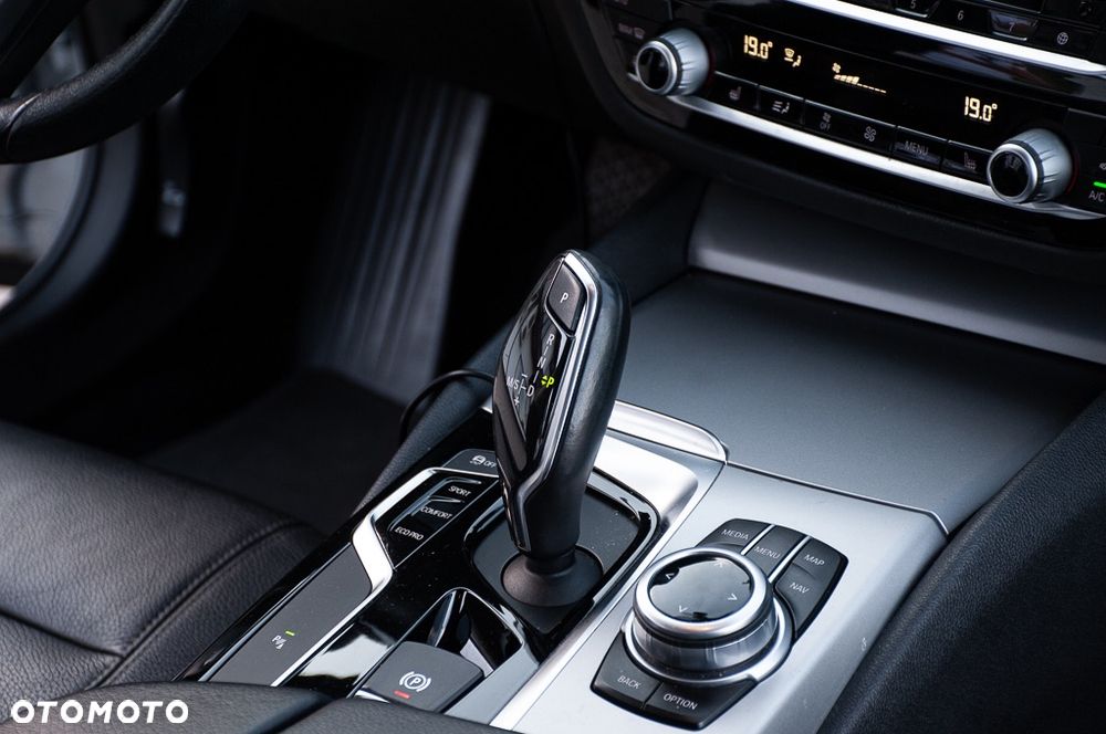 BMW Seria 5 520d Luxury Line - 30