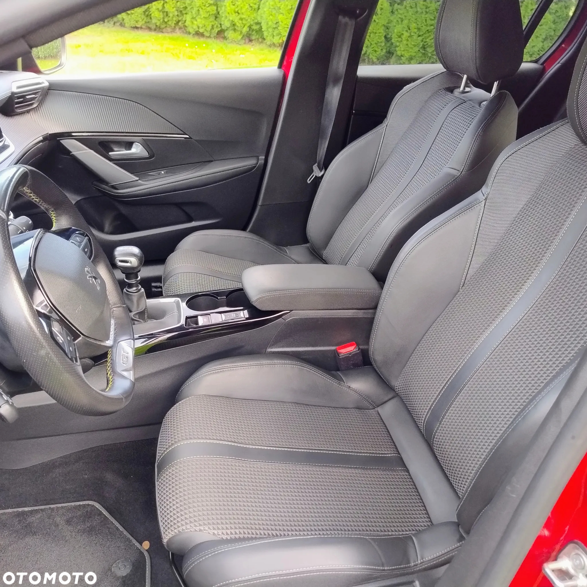 Peugeot 208 PureTech 100 GT - 9