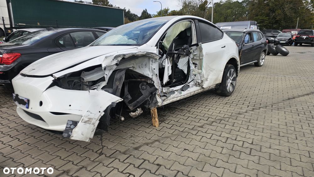 Tesla Y Model Long Range Dual Motor AWD - 2