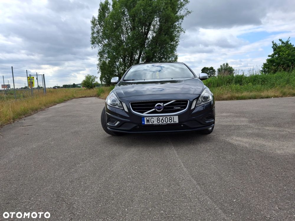 Volvo V60 D3 R-Design - 4