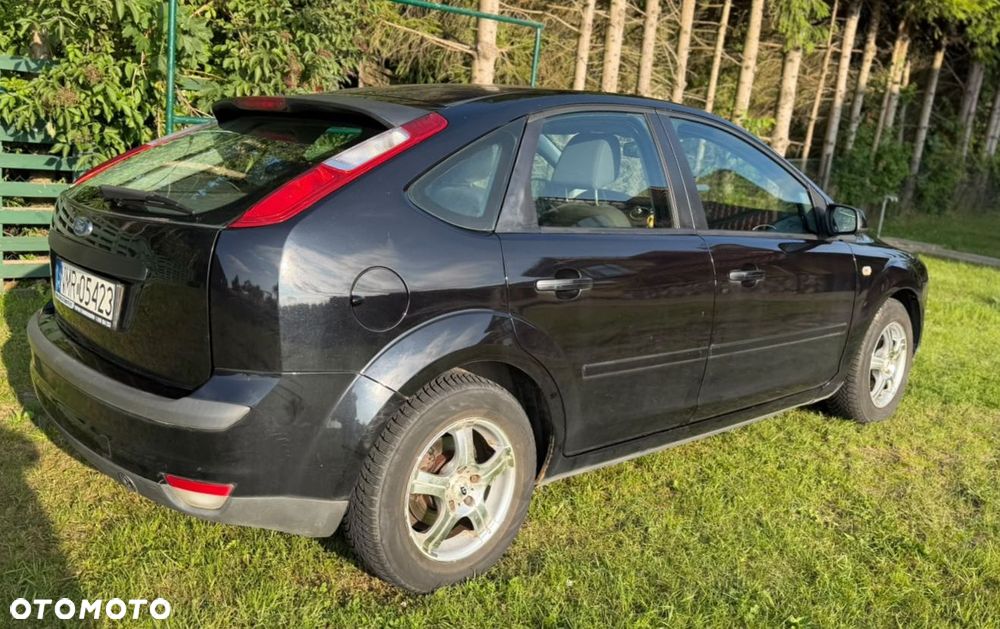 Ford Focus 1.6 Trend + - 5