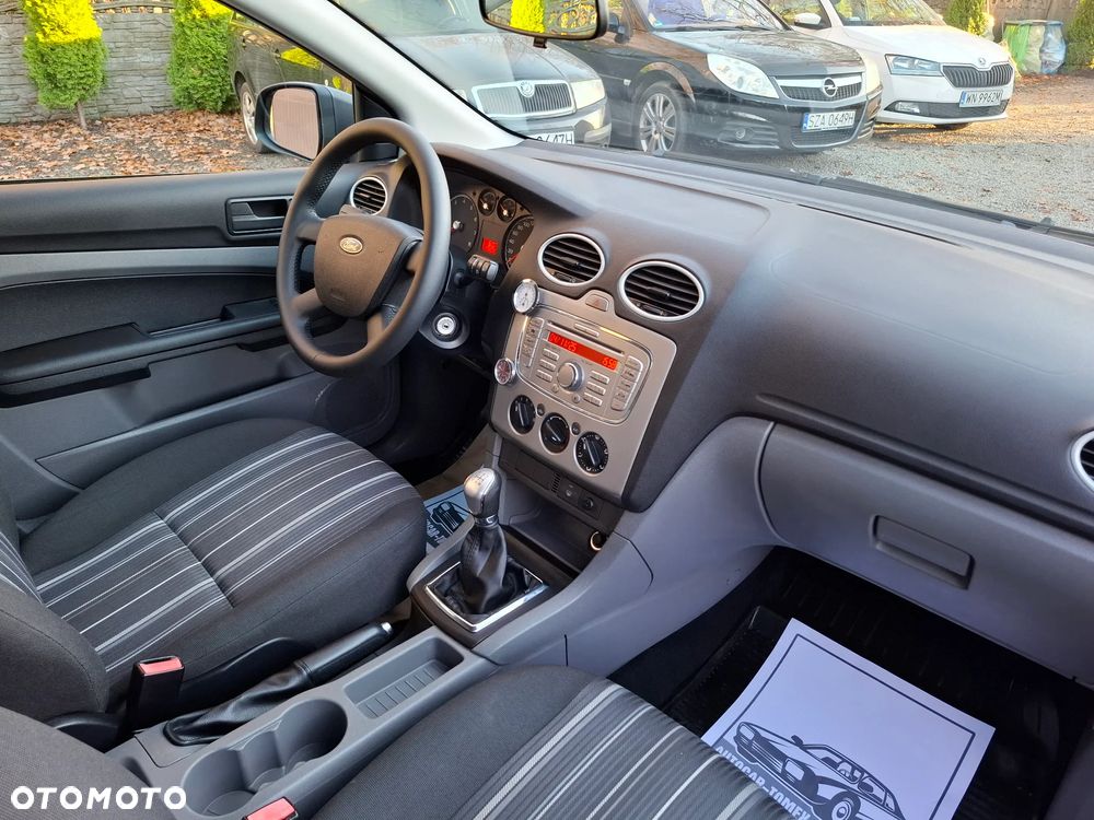 Ford Focus 1.6 Ambiente - 21