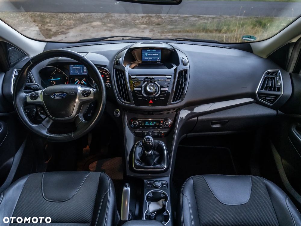 Ford Kuga 2.0 TDCi 2x4 Titanium - 16