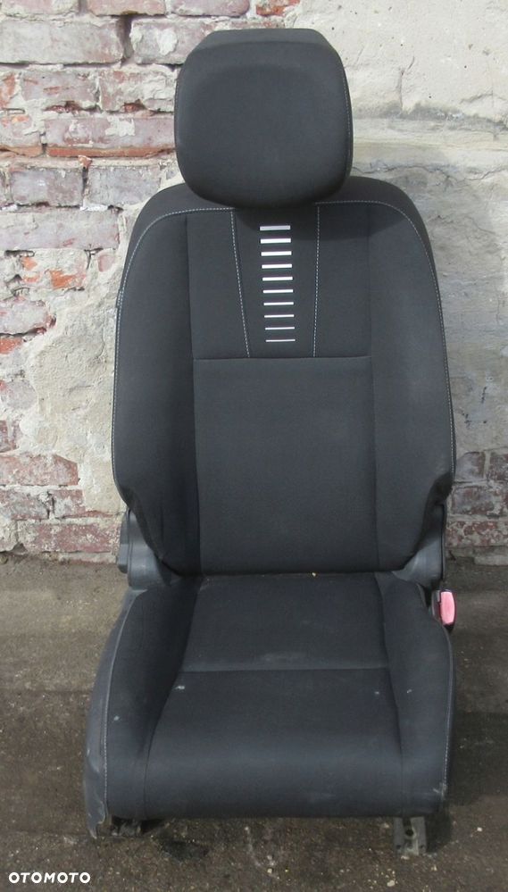 MEGANE III KOMBI FOTEL PRAWY KANAPA EUROPA - 1