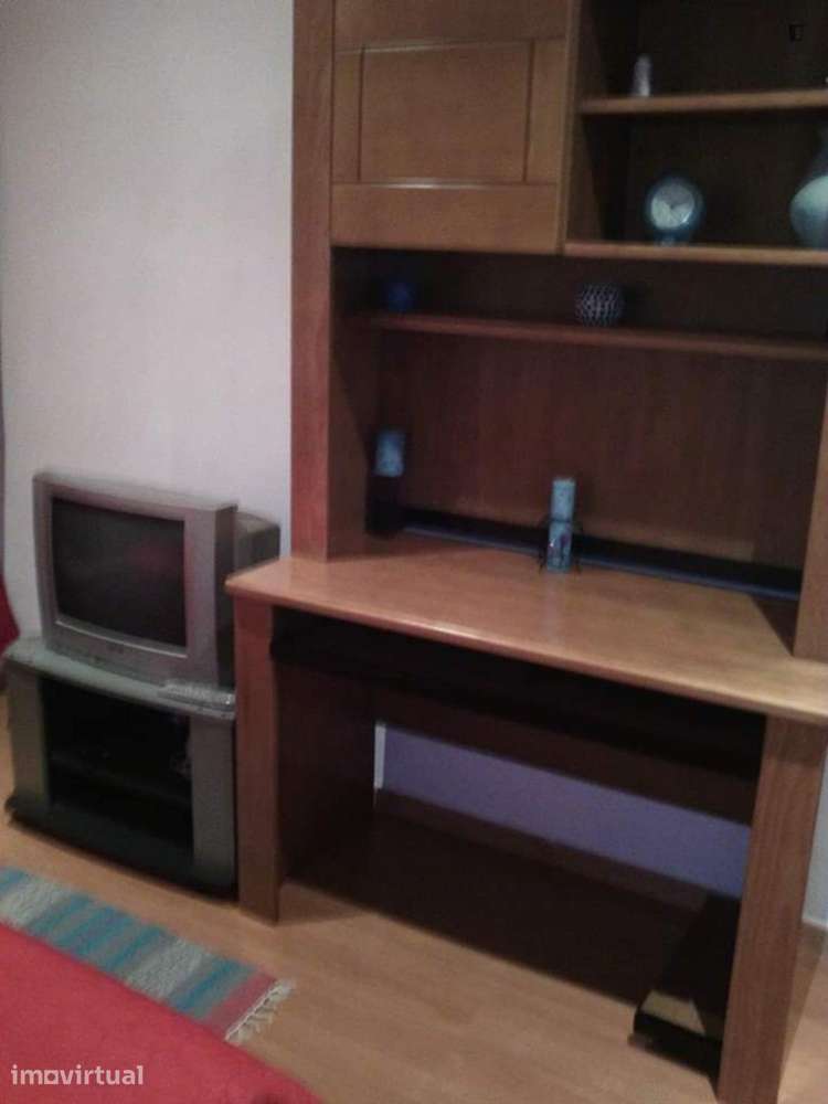 Quarto - localizado em Penha de França Lisbon - Grande imagem: 2/10