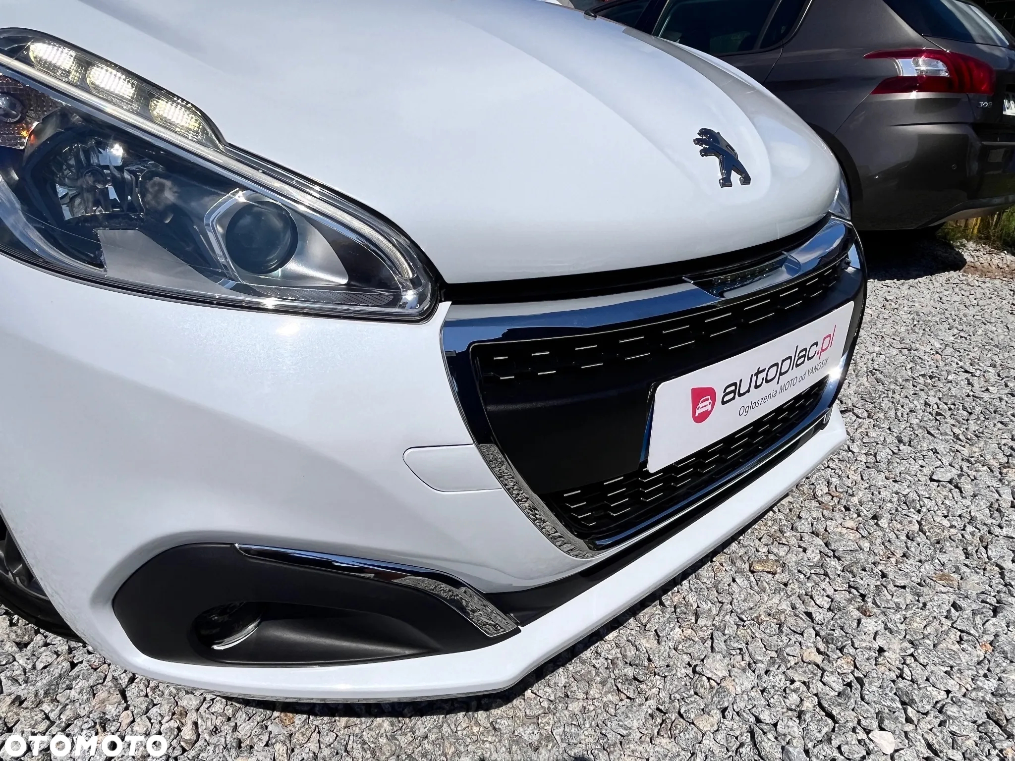 Peugeot 208 1.2 PureTech GPF Allure S&S EAT6 - 8