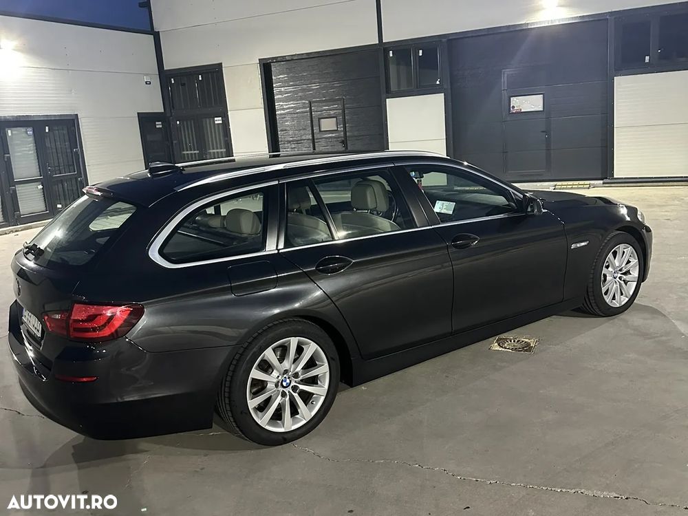 BMW Seria 5 525d xDrive Touring - 34