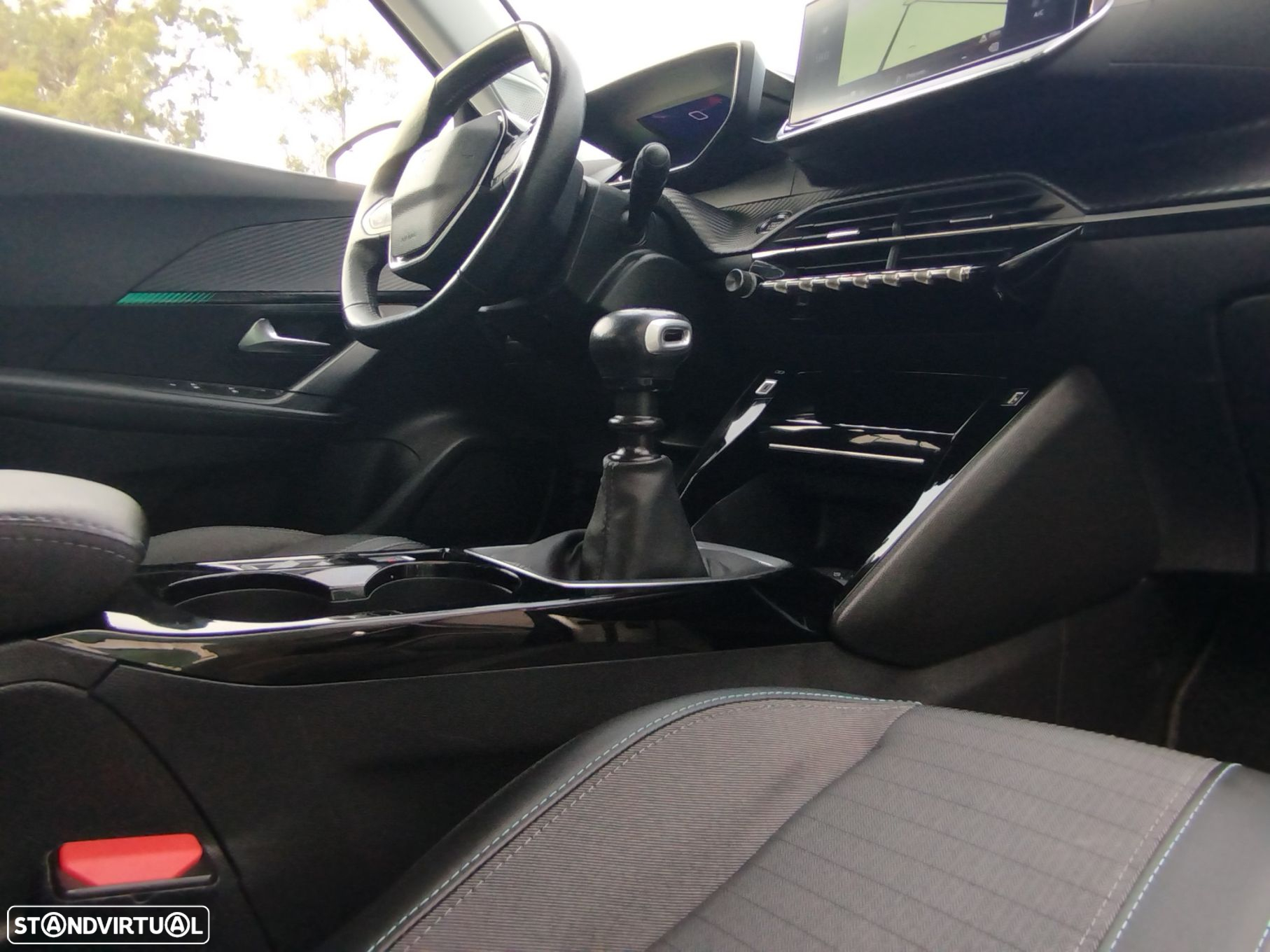 Peugeot 2008 1.5 BlueHDi Allure Pack - 24