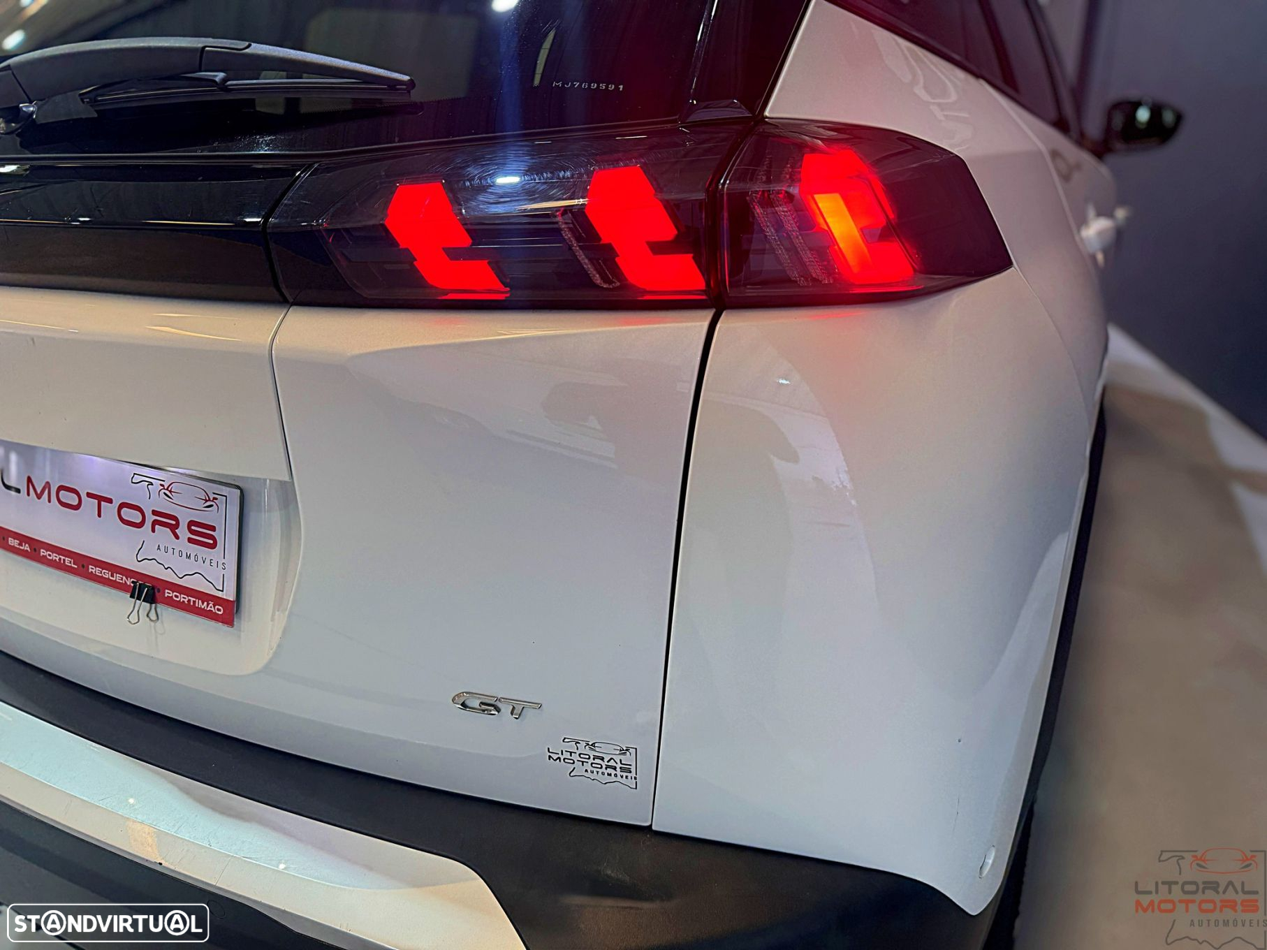 Peugeot 2008 PureTech 155 EAT8 GT - 11