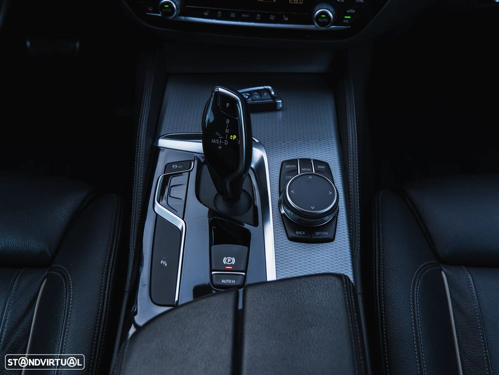 BMW 520 d Aut. M Sport Edition — fotografia 22