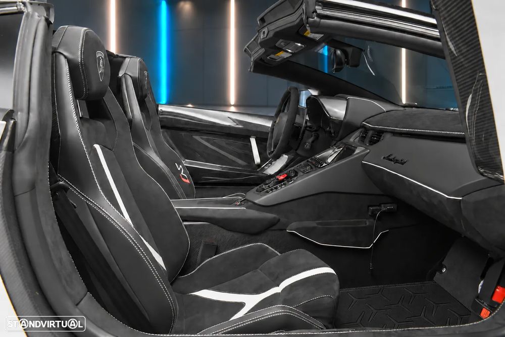 Lamborghini Aventador - 22