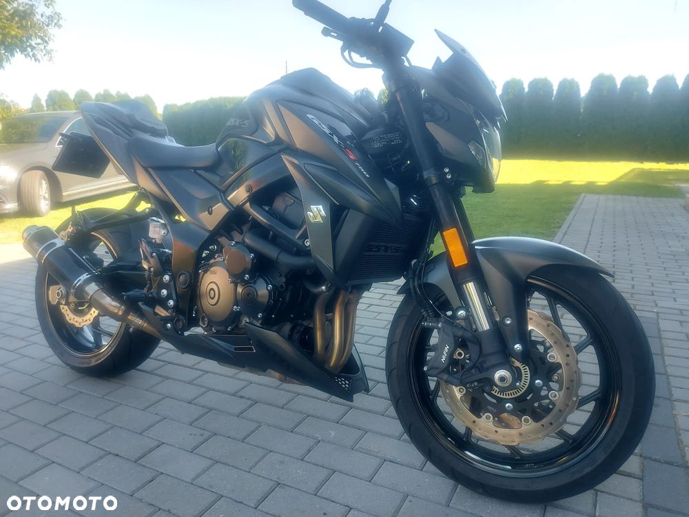 Suzuki GSX - 19