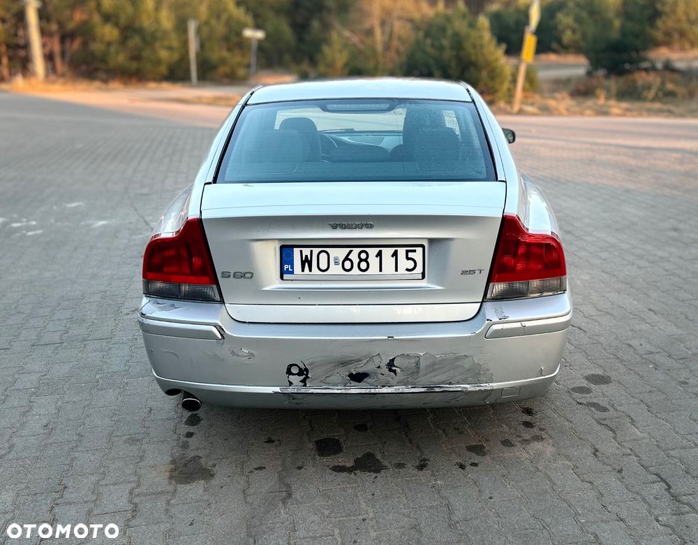 Volvo S60 2.5T Momentum - 6