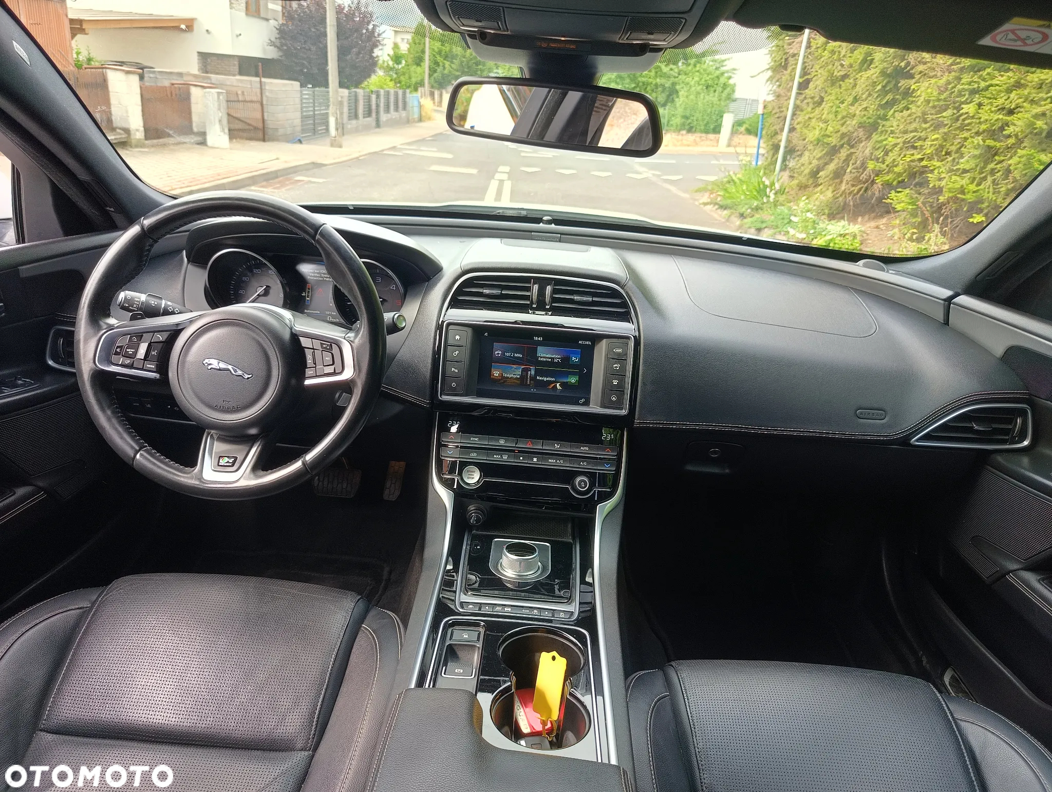 Jaguar XE 2.0 D AWD R-Sport - 13