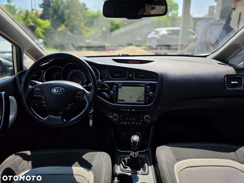 Kia Ceed - 32