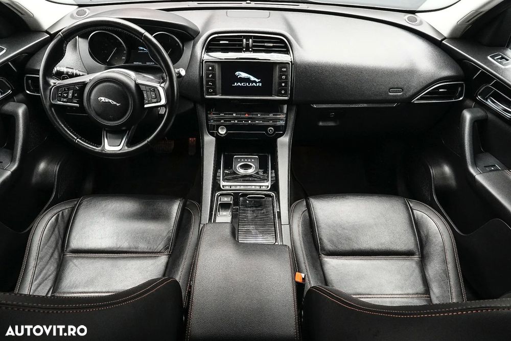 Jaguar F-Pace 20d AWD Pure - 8