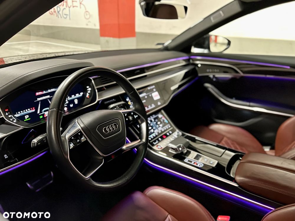 Audi S8 - 8