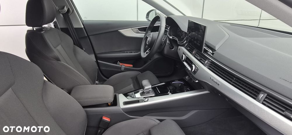 Audi A4 Avant 40 TFSI quattro S tronic advanced - 25