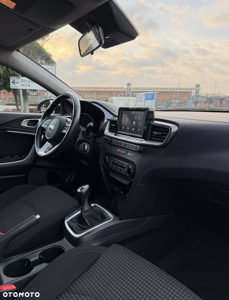Kia Ceed - 10