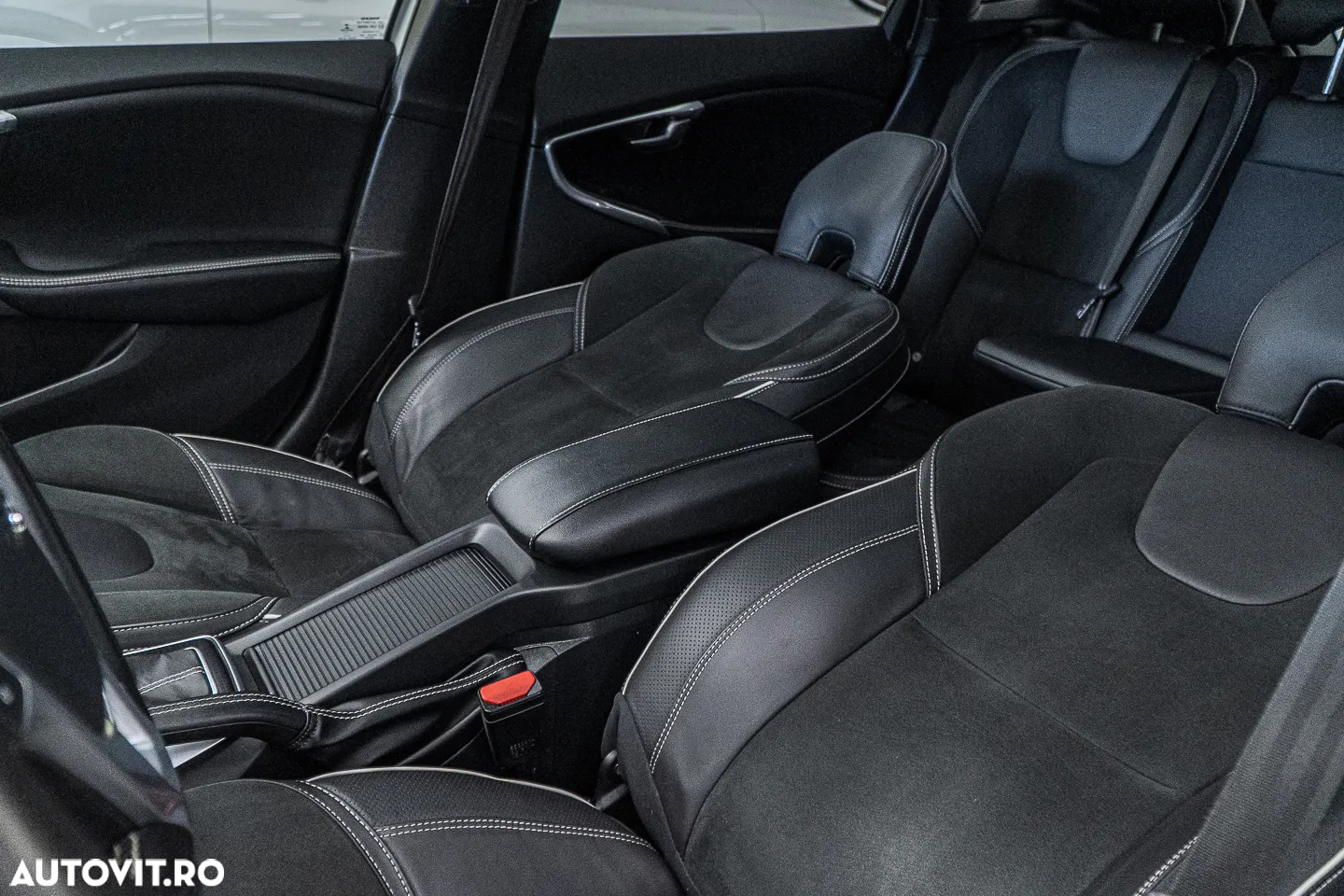 Volvo V40 T3 Geartronic RDesign - 14