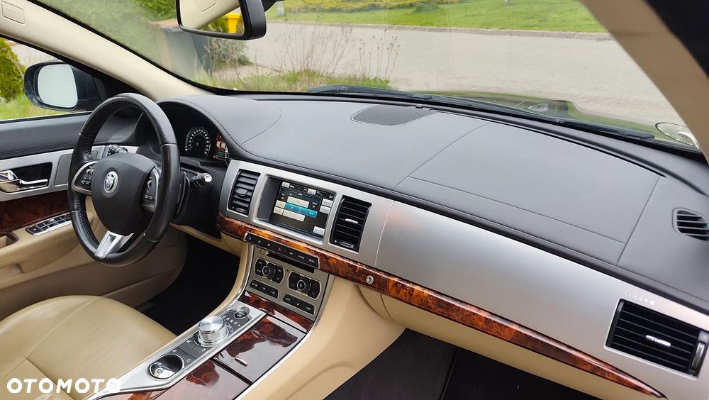 Jaguar XF 3.0 V6 Kompressor AWD - 36