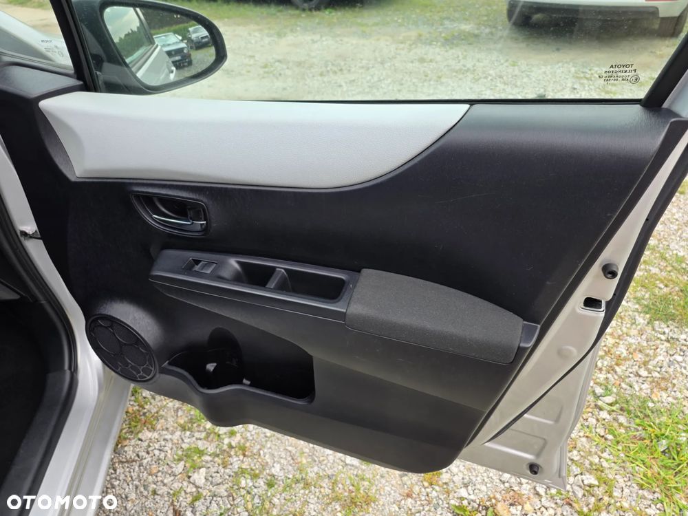 Toyota Yaris 1.5 VVT-i Lounge - 23