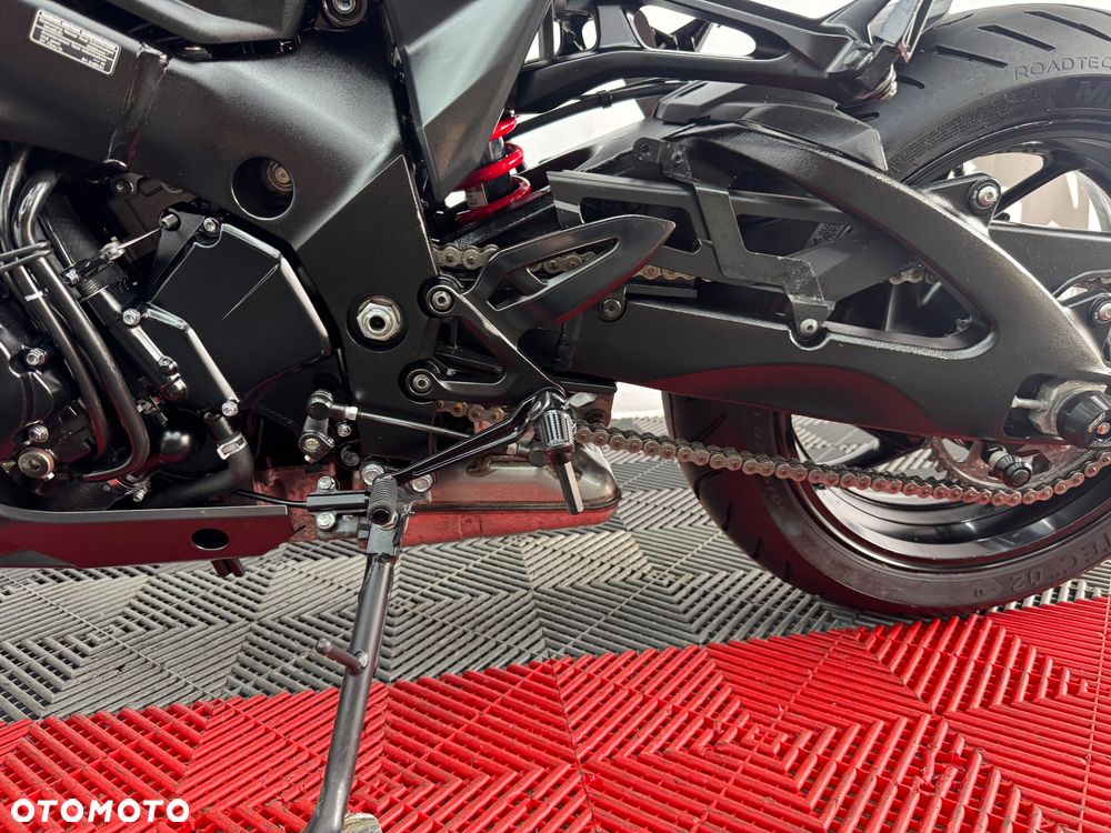 Suzuki GSX - 17