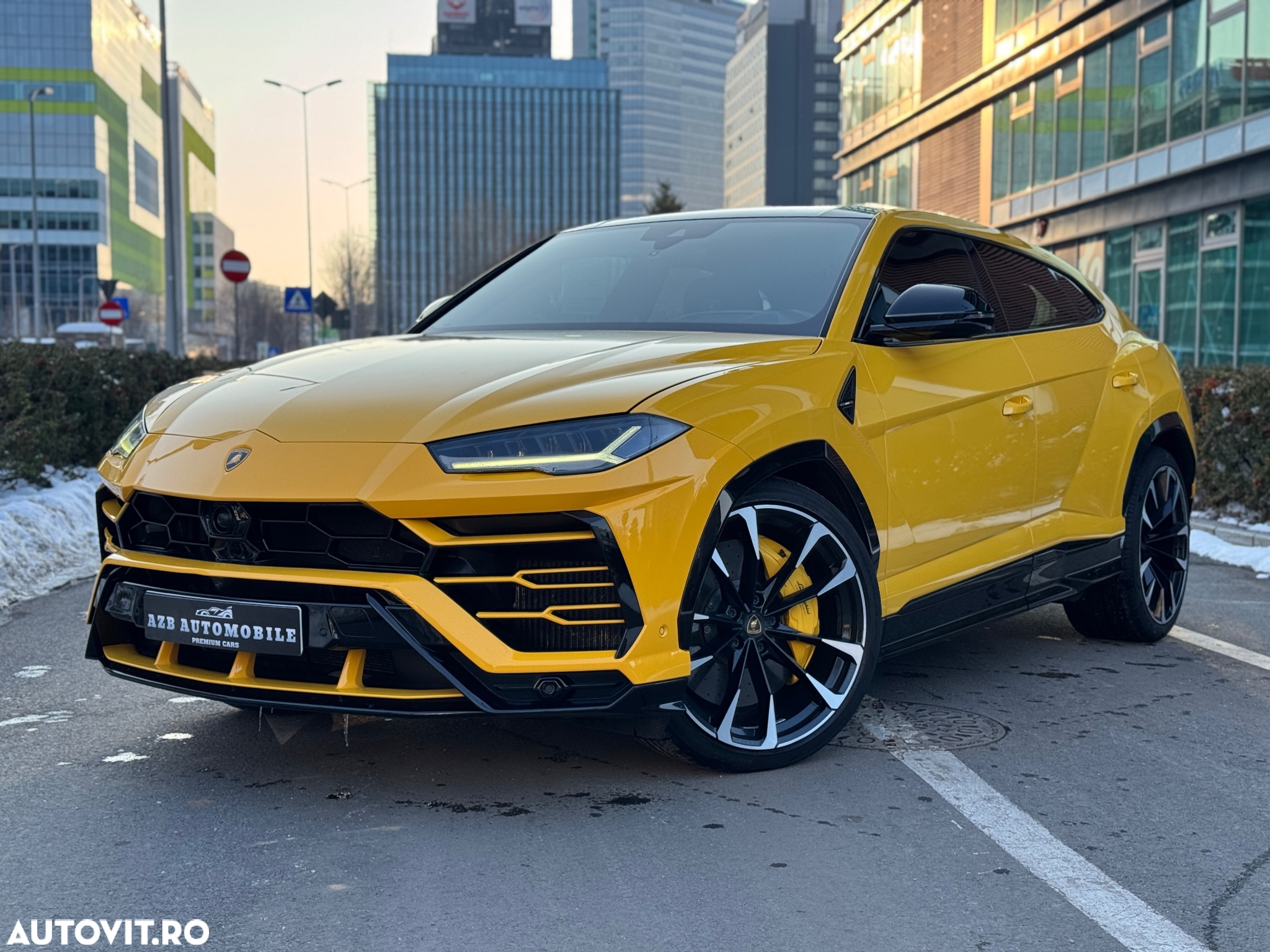 Lamborghini URUS Standard - 3