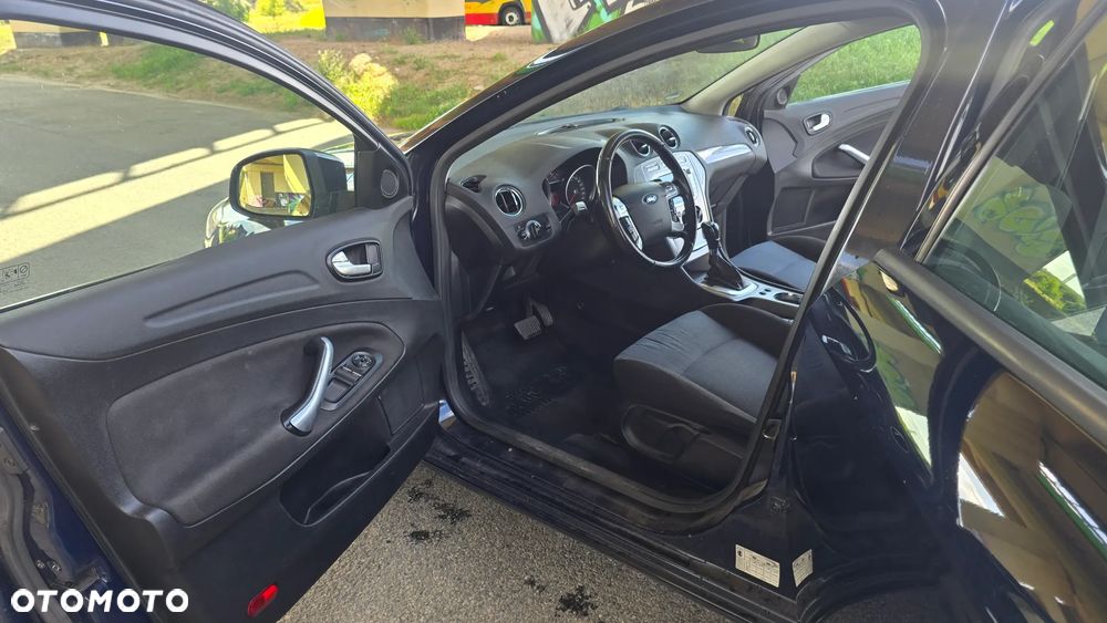 Ford Mondeo 2.0 TDCi Ambiente - 32