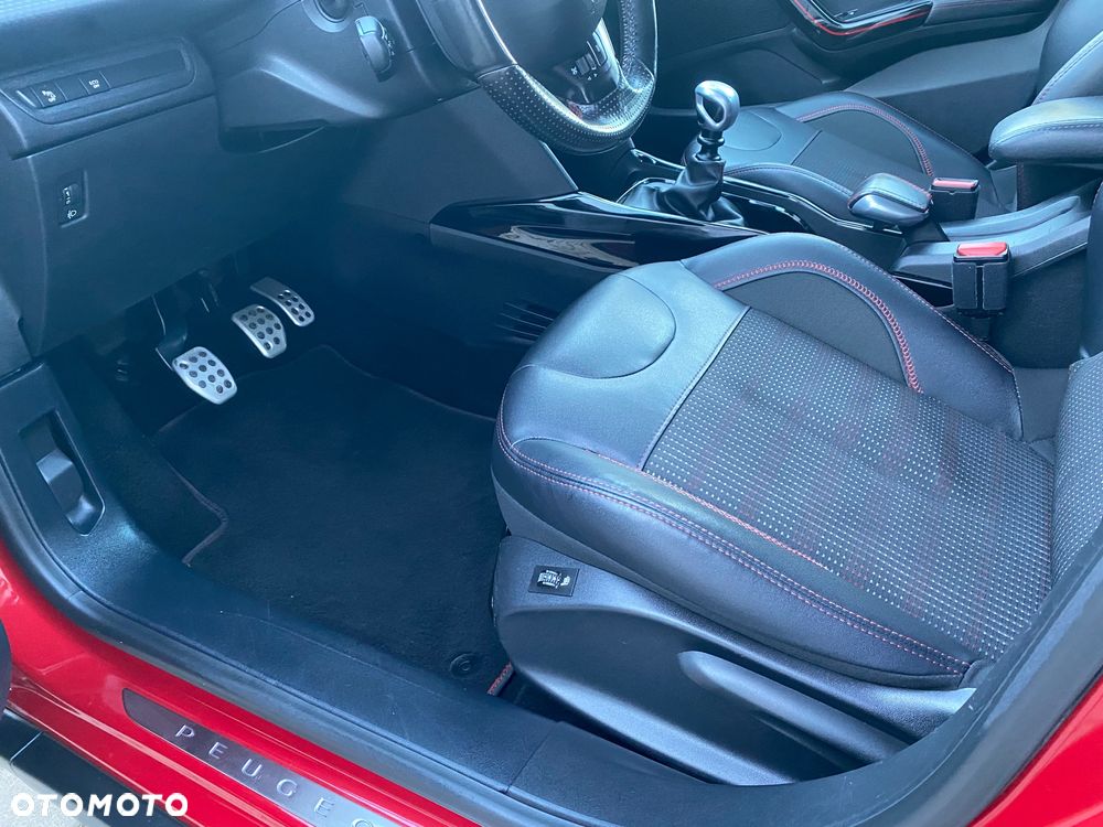 Peugeot 2008 1.2 PureTech GT Line S&S - 32