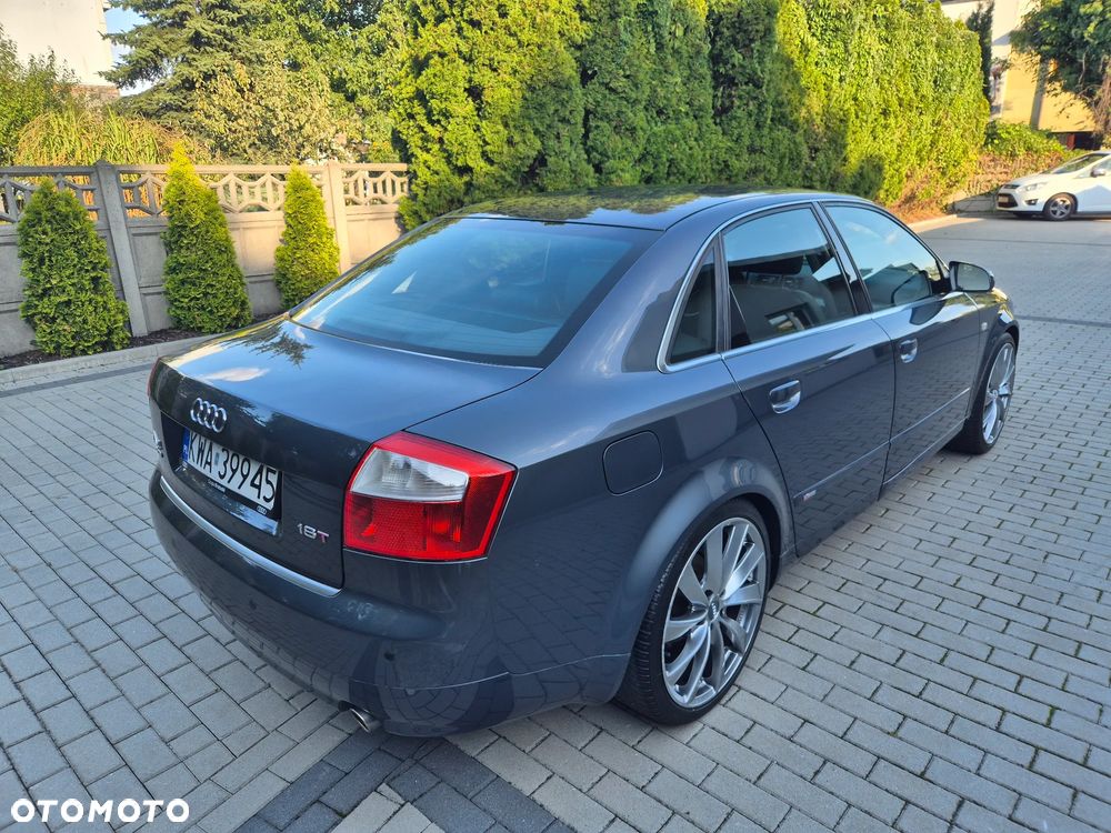 Audi A4 Limousine - 13