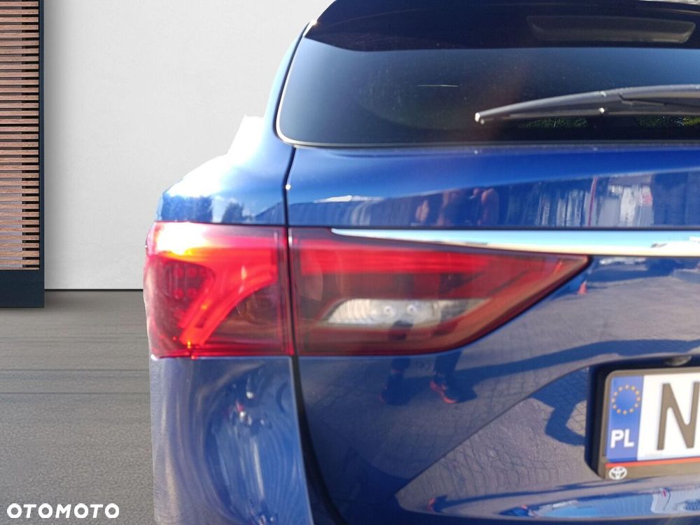 Toyota Avensis 2.0 D-4D Premium - 35
