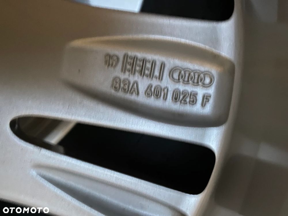 Koła 17 cali Audi Q3 83A Continental 215/65R17 2024 r. felgi 83A601025F 28k - 17