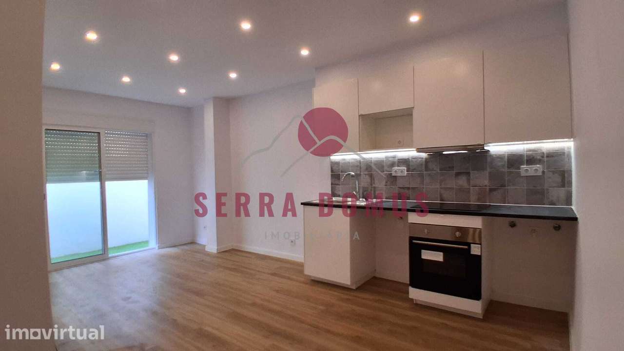 Apartamento T1+1 de 46 m² com logradouro de 20 m² em Sacavém - Grande imagem: 2/23
