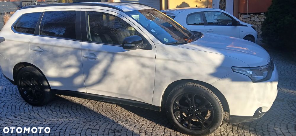 Mitsubishi Outlander 2.2 DI-D 4WD Diamant Edition - 3