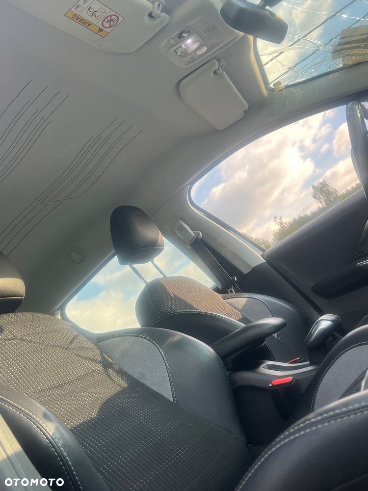 Peugeot 2008 1.6 BlueHDi Style S&S - 13
