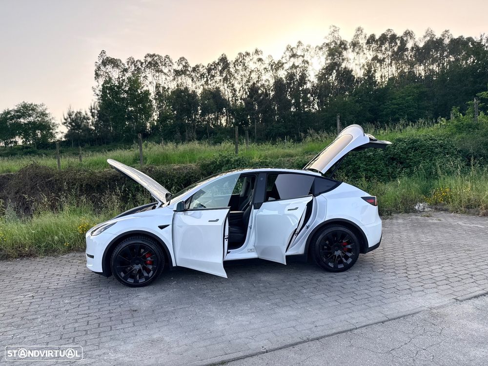 Tesla Model Y - 9